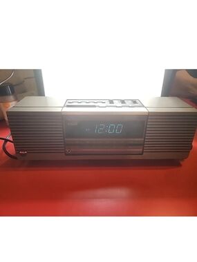 RCA Digital AM/FM Clock Radio with Dual Speakers vintage